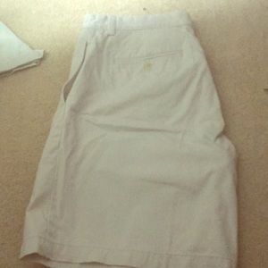 Light khaki shorts vineyard vines